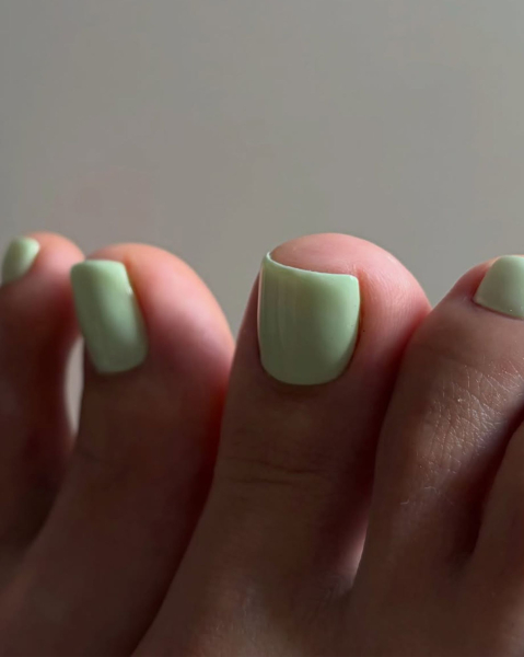 summer pedicure colors 2026 pistachio nail polish